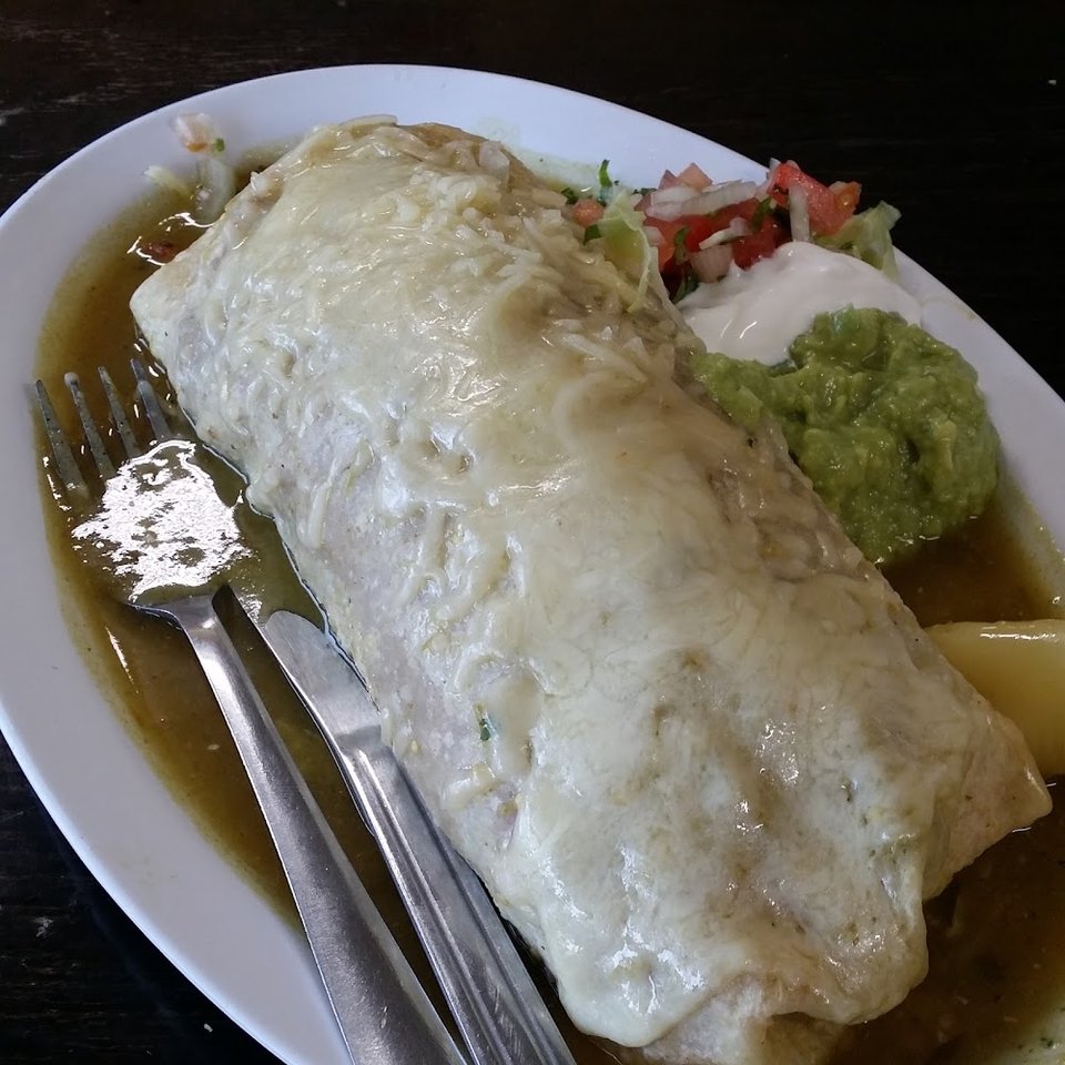 Mexican menu featuring seafood and breakfast items.